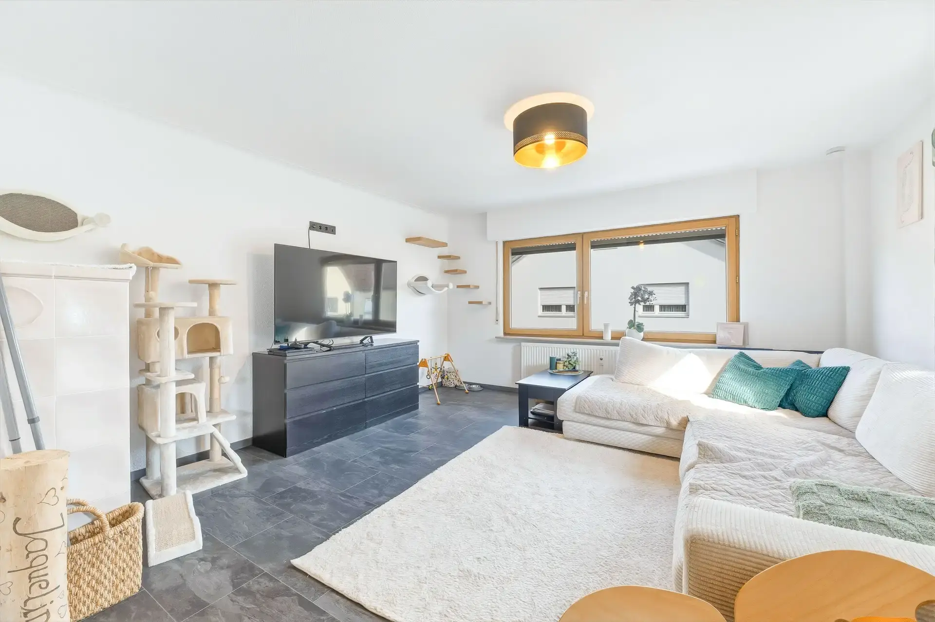 Großzügige 3-Zimmer-Wohnung, vollständig saniert mit Balkon und Garage in Metzingen