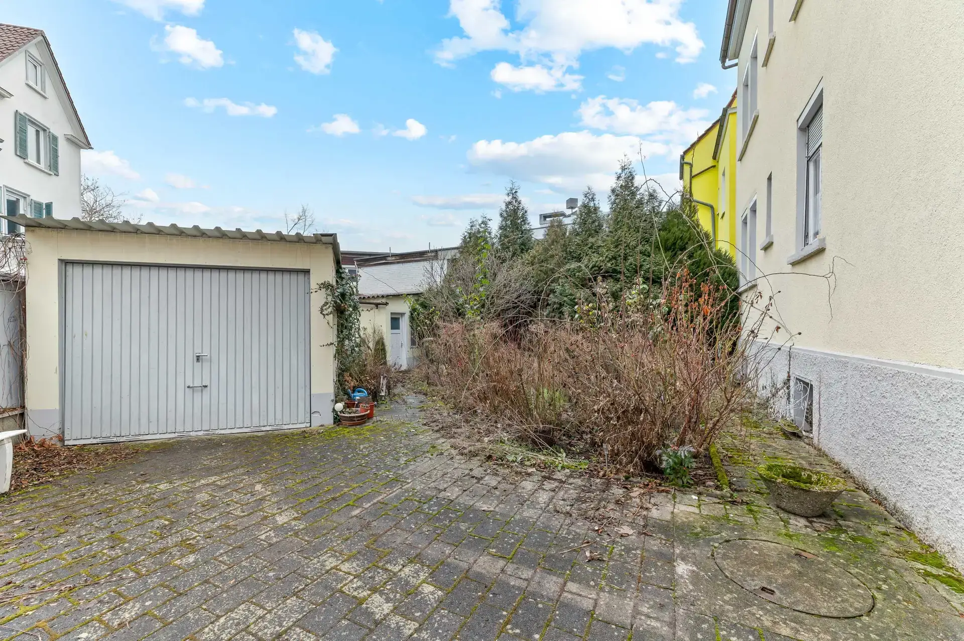 Dreifamilienhaus mit Entwicklungspotenzial in zentraler Lage von Reutlingen in Reutlingen