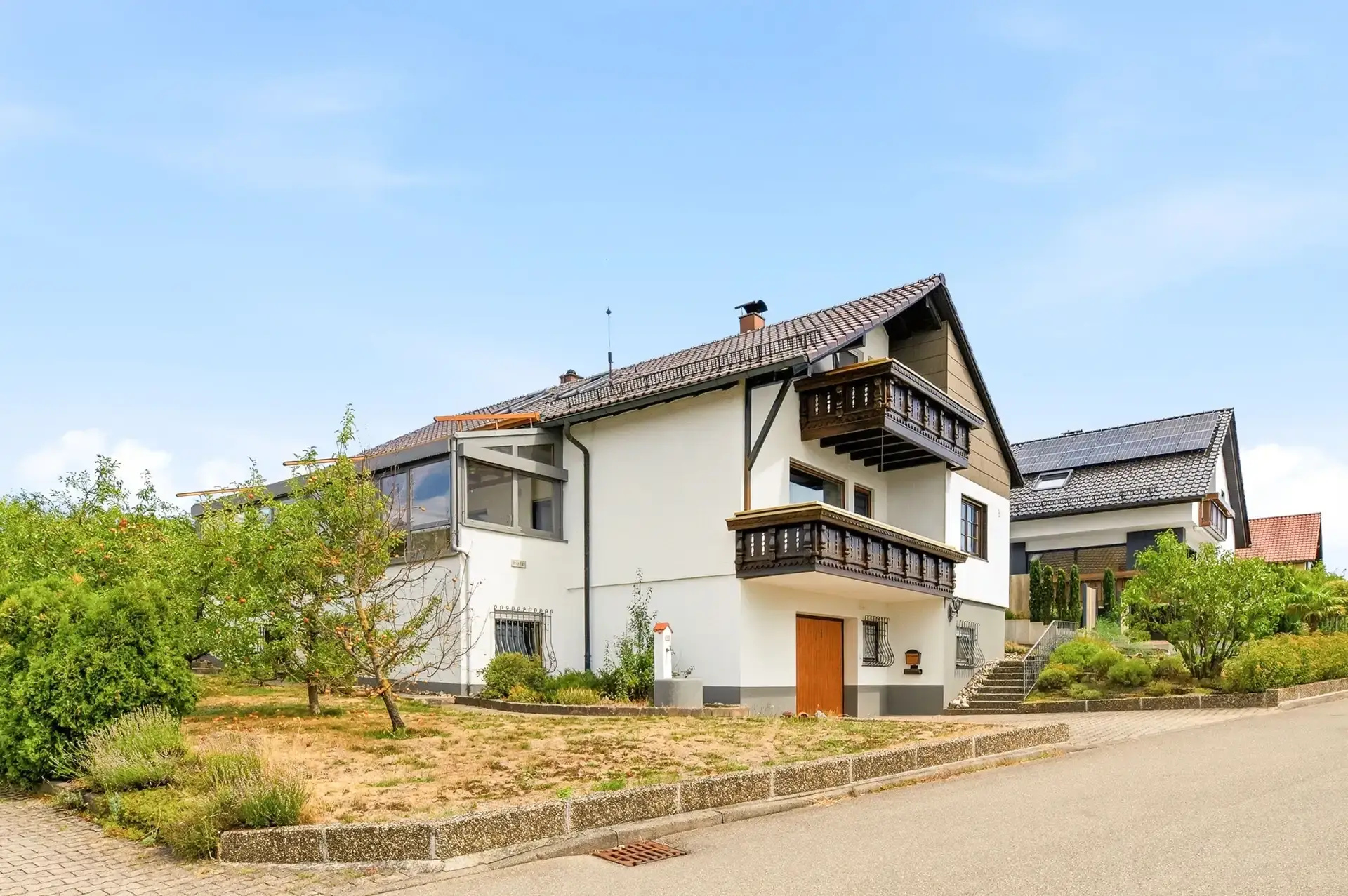 Erstbezug nach Sanierung – großzügige 4-Zimmer-Wohnung mit beheiztem Wintergarten, Garten & Balkon in Reutlingen