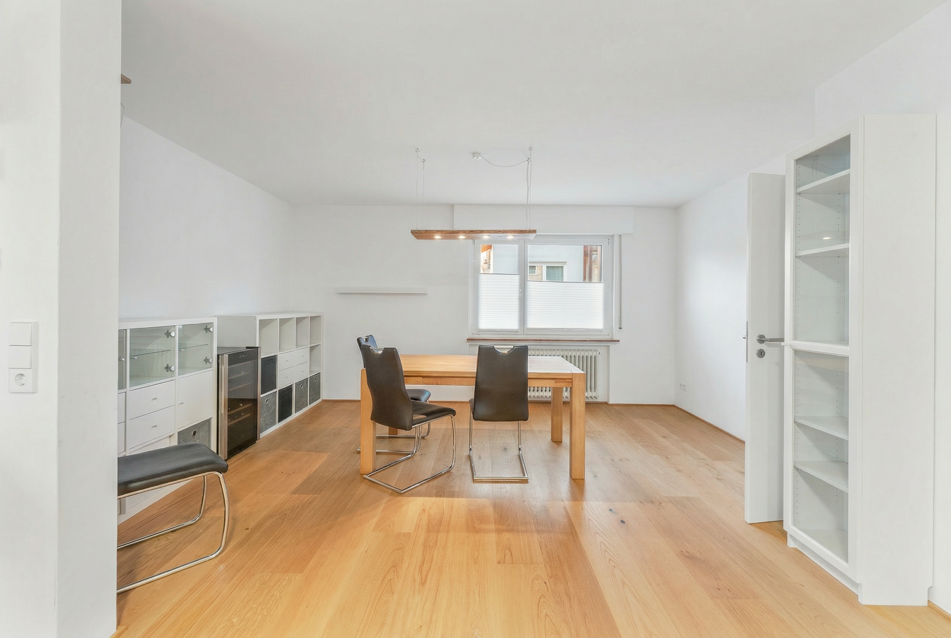 Großzügige Wohnung mit Garten & Doppelgarage – inklusive zwei Apartments! - Bild 1