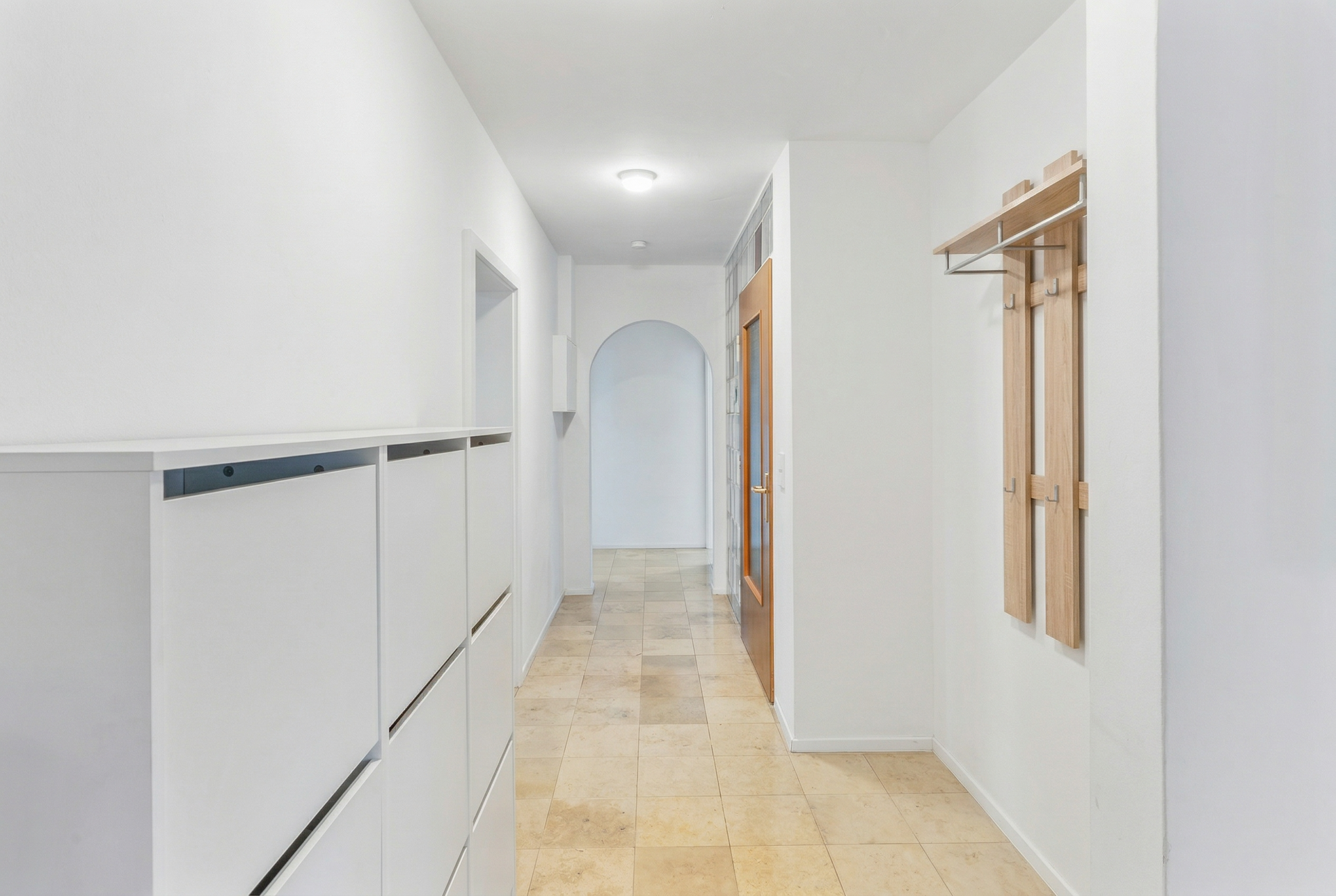 Großzügige Wohnung mit Garten & Doppelgarage – inklusive zwei Apartments! - Bild 3