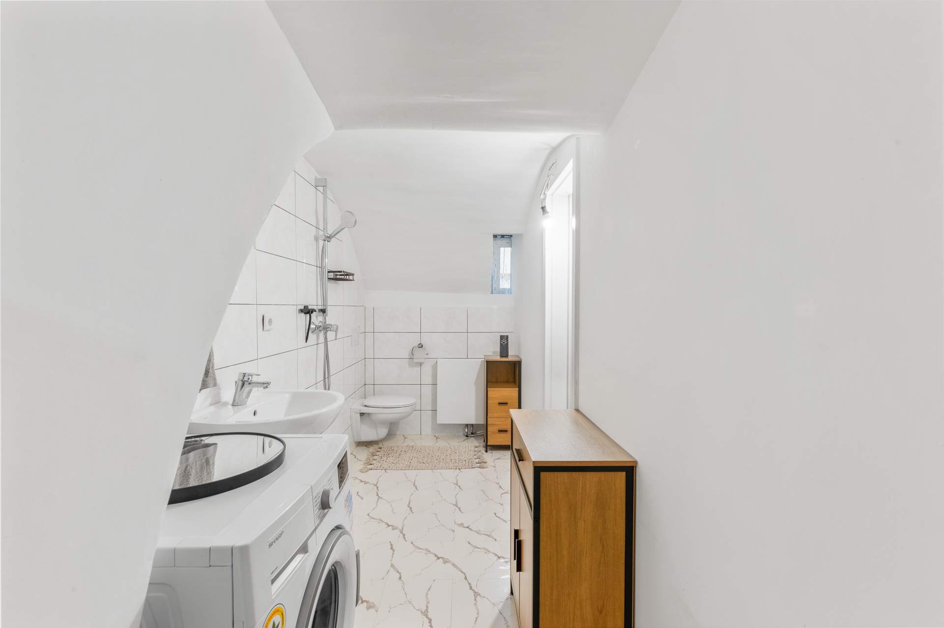 Großzügige Wohnung mit Garten & Doppelgarage – inklusive zwei Apartments! - Bild 15