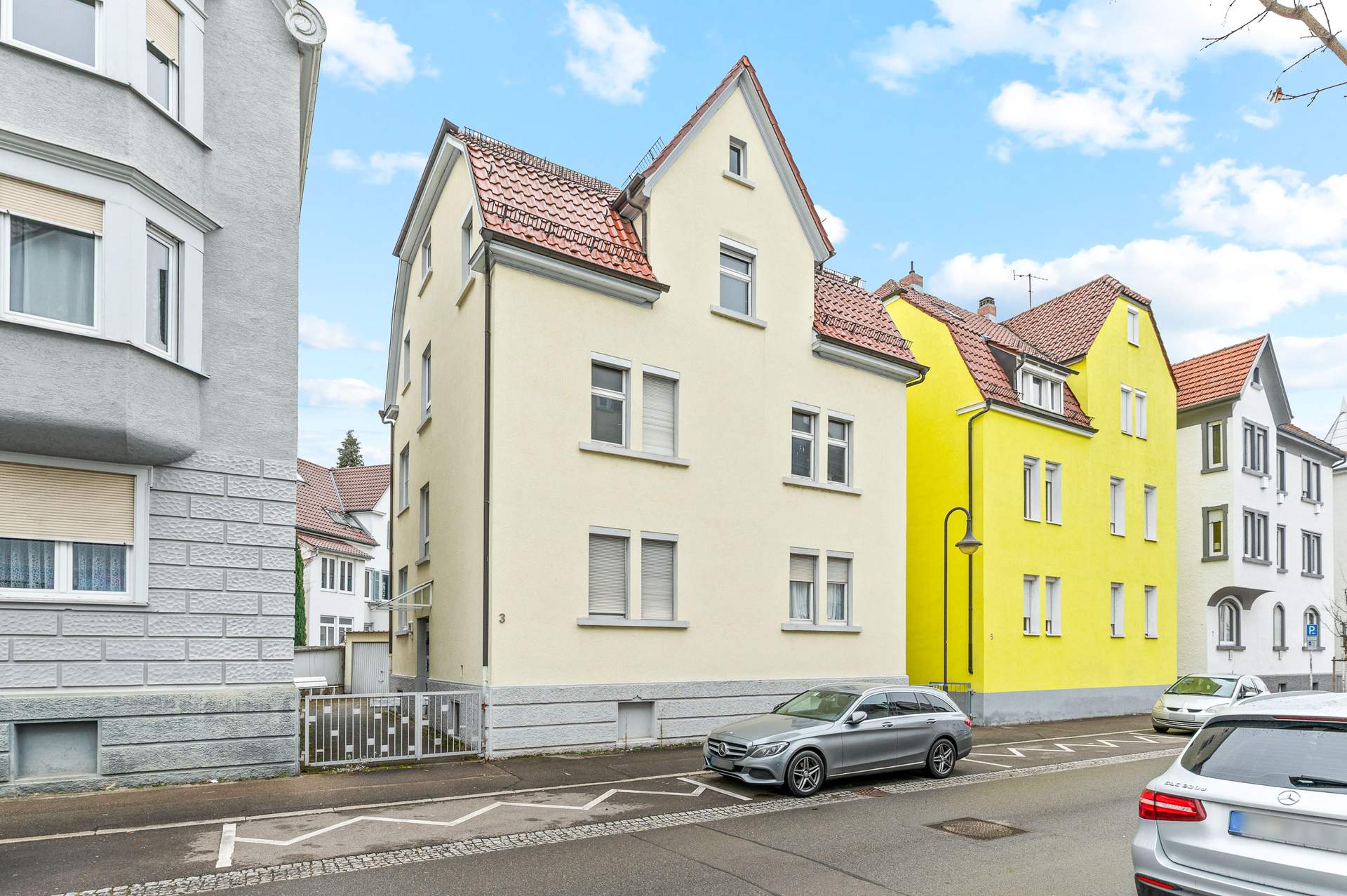 Dreifamilienhaus mit Entwicklungspotenzial in zentraler Lage von Reutlingen - Bild 2