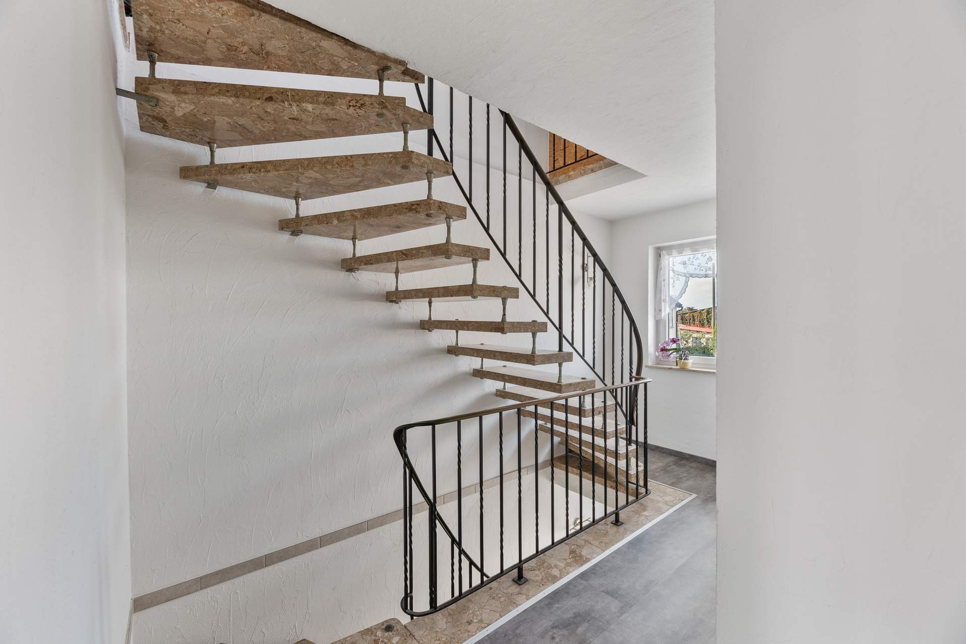 Familiäre Doppelhaushälfte in Altdorf – einziehen und wohlfühlen! - Bild 5