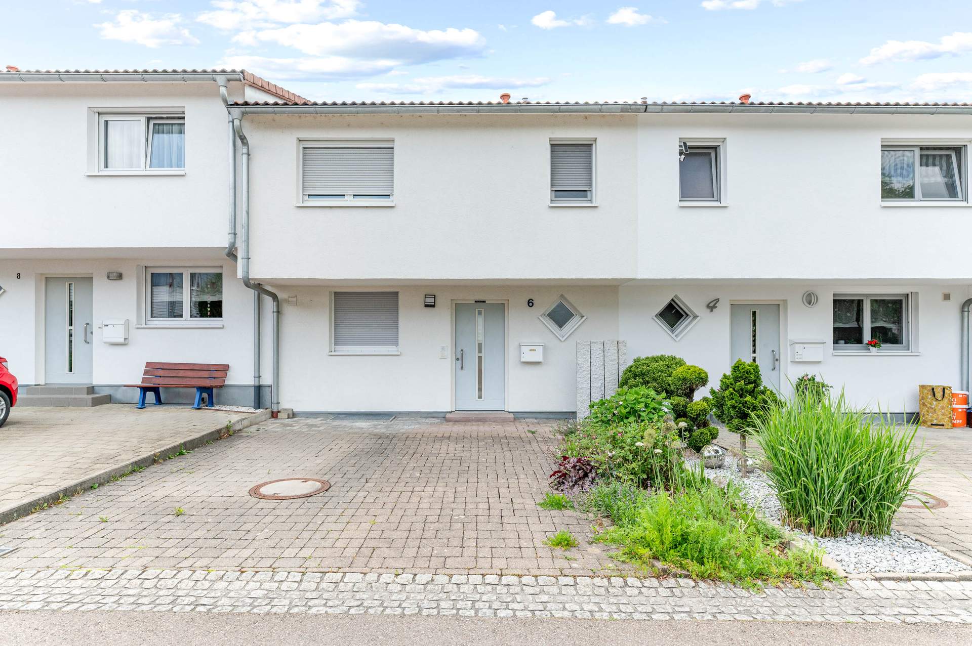 Reihenmittelhaus in ruhiger Ortsrandlage – mit Garten, Garage und viel Platz für die Familie! - Bild 2