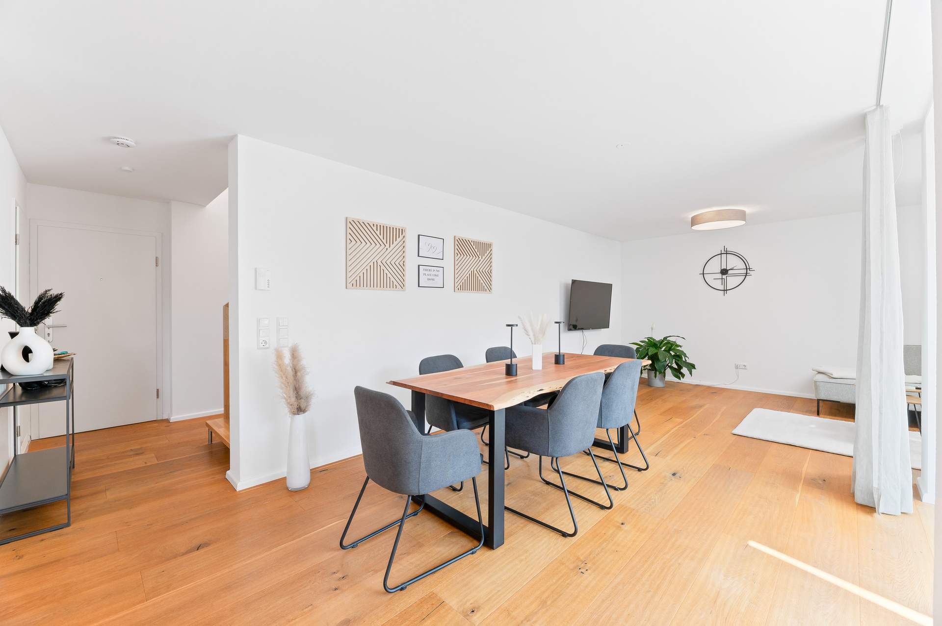 Luxus über den Dächern: 4,5-Zimmer-Dachgeschosswohnung mit 360°-Panoramablick in Schömberg! - Bild 7