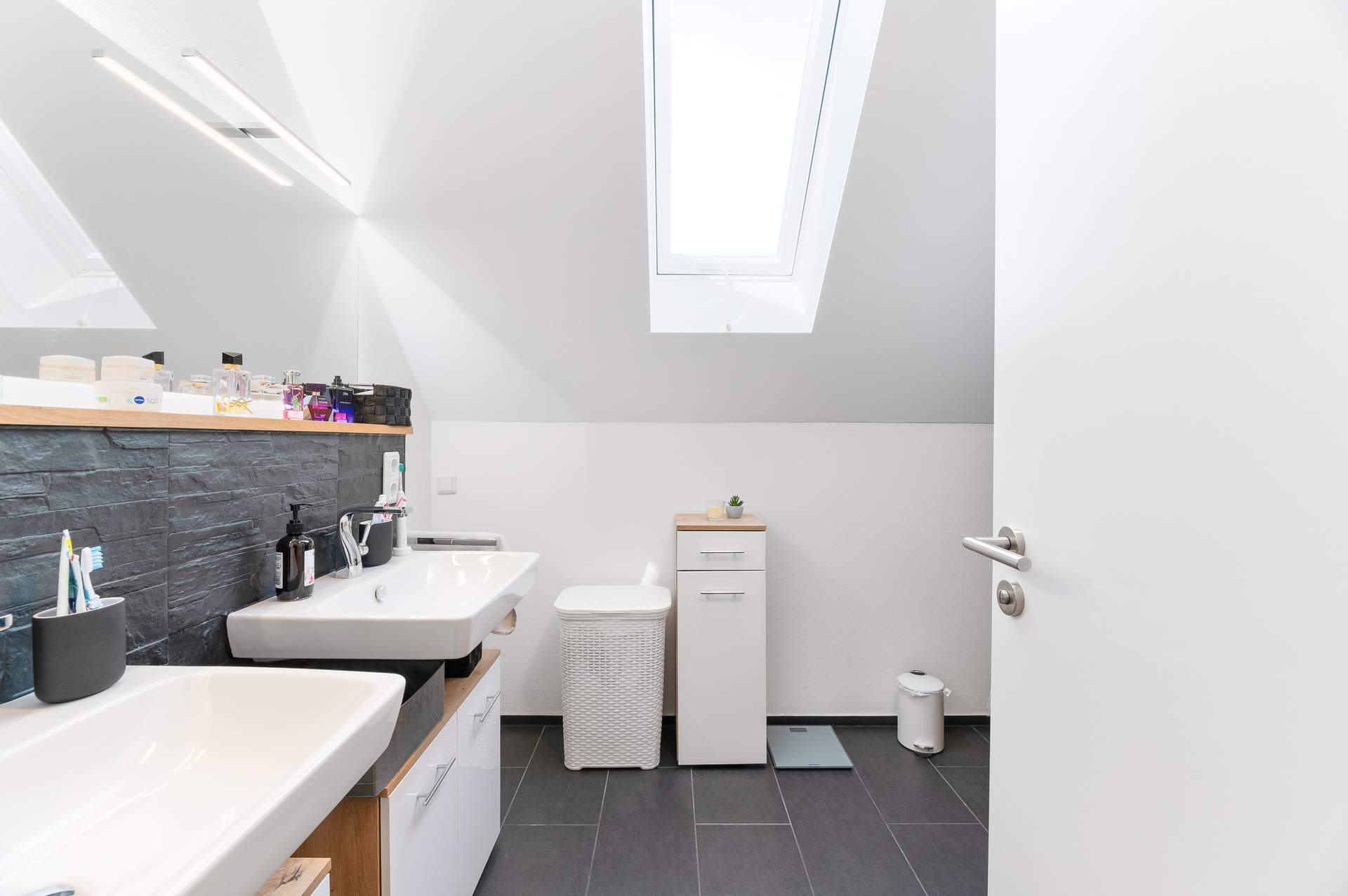 Luxus über den Dächern: 4,5-Zimmer-Dachgeschosswohnung mit 360°-Panoramablick in Schömberg! - Bild 10