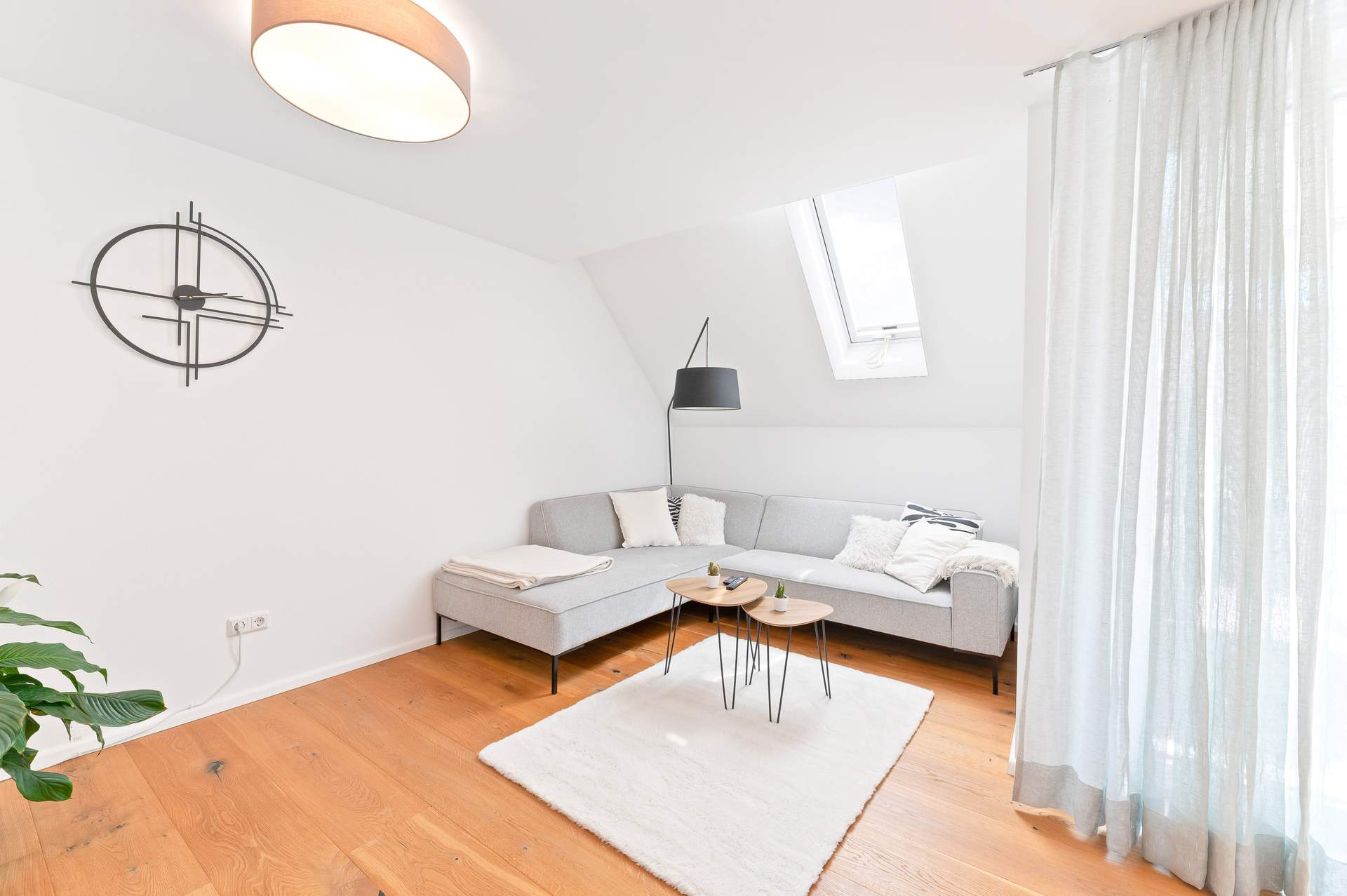 Luxus über den Dächern: 4,5-Zimmer-Dachgeschosswohnung mit 360°-Panoramablick in Schömberg! - Bild 8