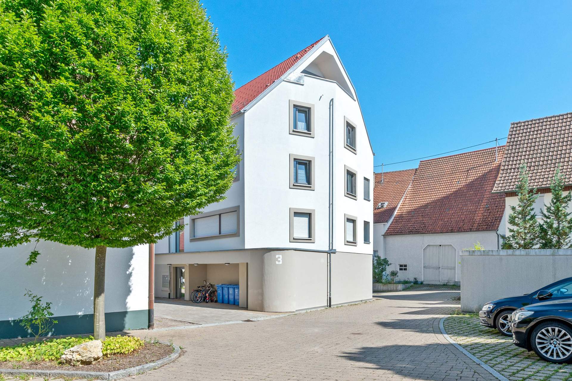 Luxus über den Dächern: 4,5-Zimmer-Dachgeschosswohnung mit 360°-Panoramablick in Schömberg! - Bild 2