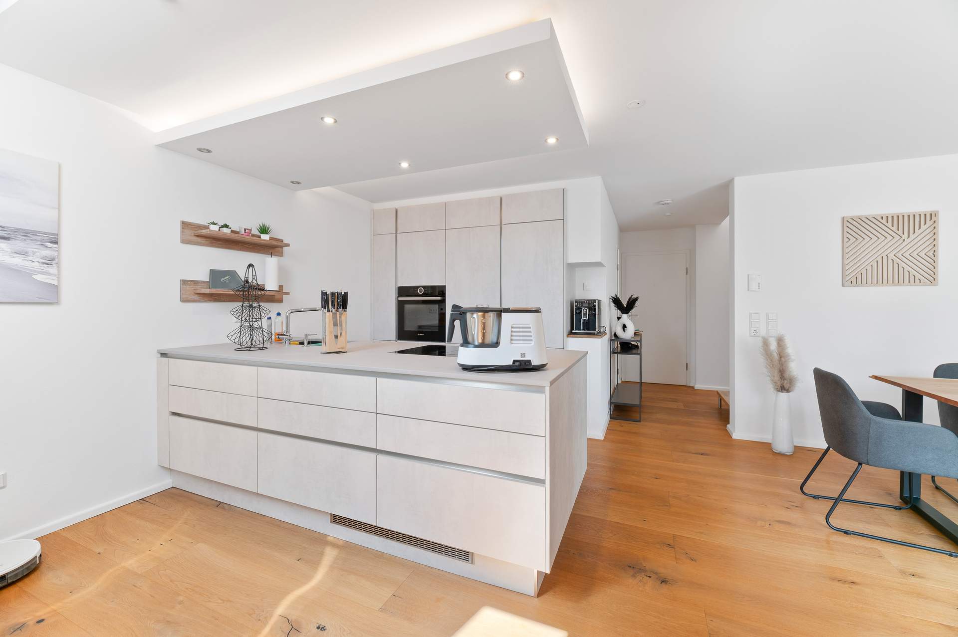 Luxus über den Dächern: 4,5-Zimmer-Dachgeschosswohnung mit 360°-Panoramablick in Schömberg! - Bild 4