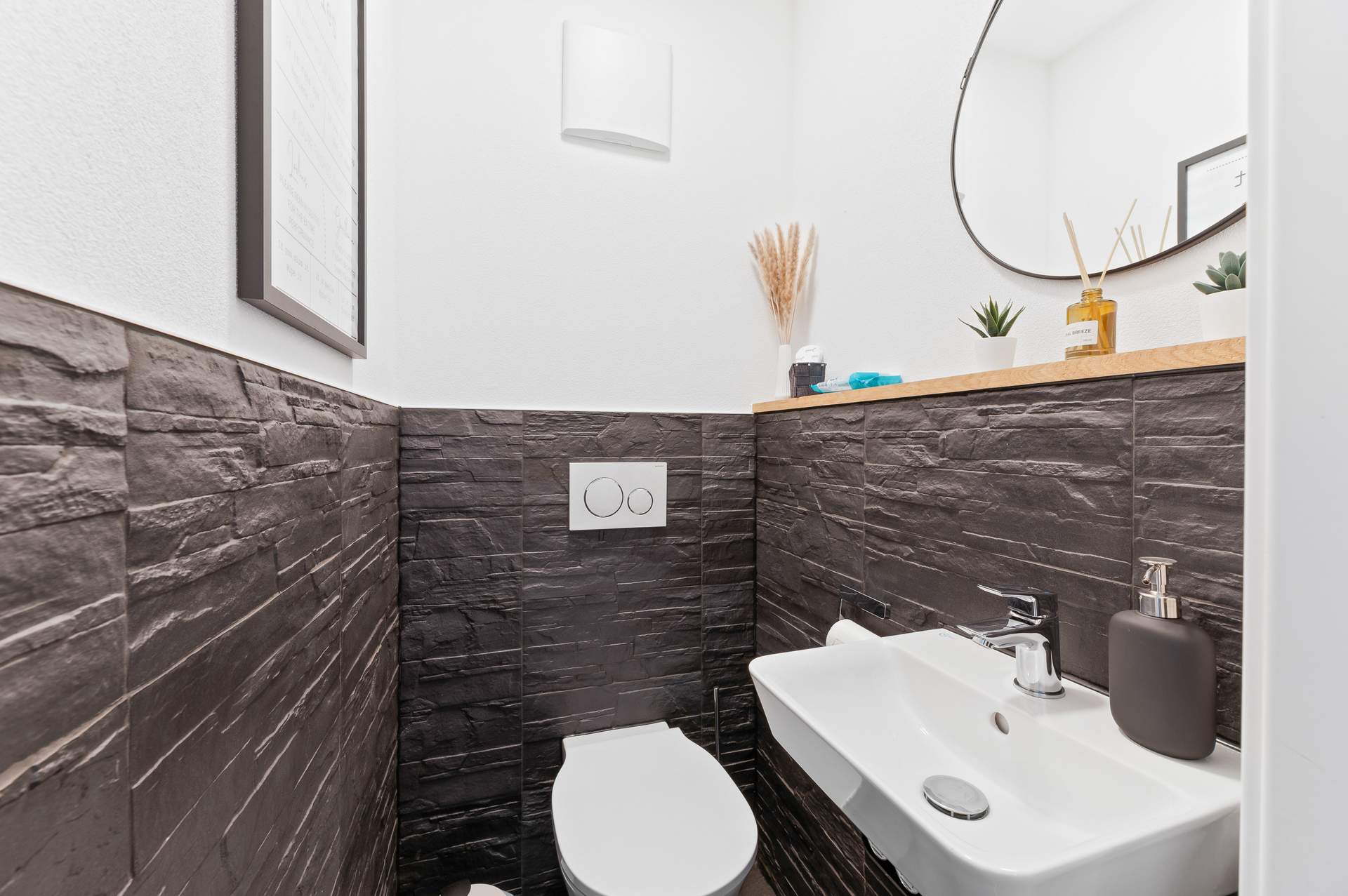 Luxus über den Dächern: 4,5-Zimmer-Dachgeschosswohnung mit 360°-Panoramablick in Schömberg! - Bild 9