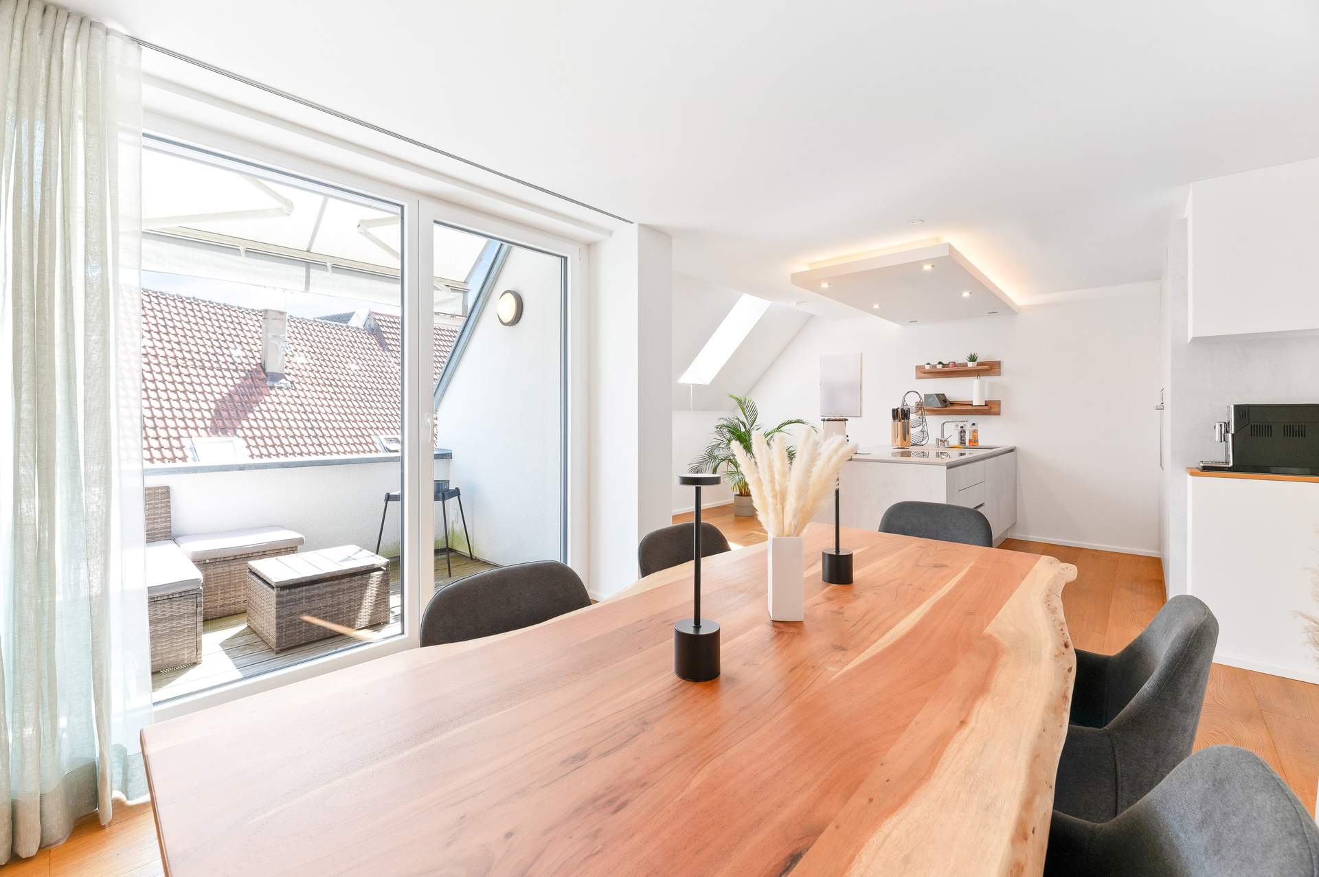 Luxus über den Dächern: 4,5-Zimmer-Dachgeschosswohnung mit 360°-Panoramablick in Schömberg! - Bild 1