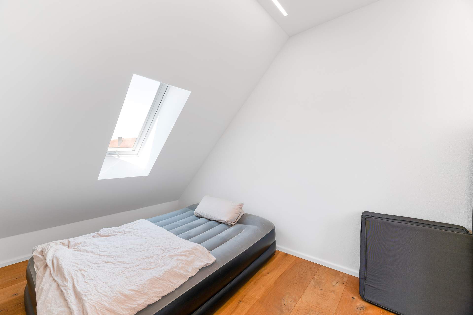 Luxus über den Dächern: 4,5-Zimmer-Dachgeschosswohnung mit 360°-Panoramablick in Schömberg! - Bild 15