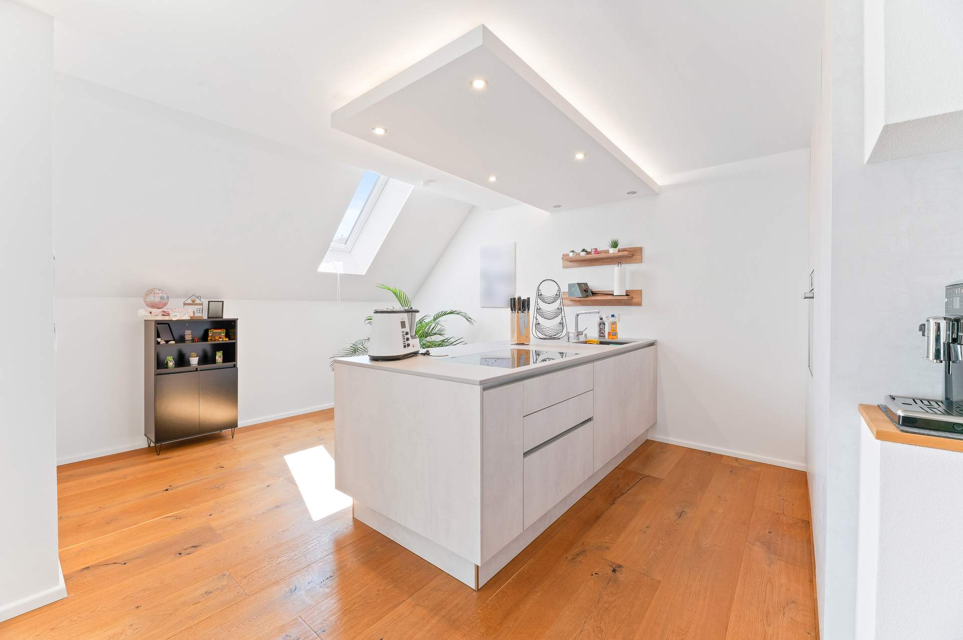 Luxus über den Dächern: 4,5-Zimmer-Dachgeschosswohnung mit 360°-Panoramablick in Schömberg! - Bild 5