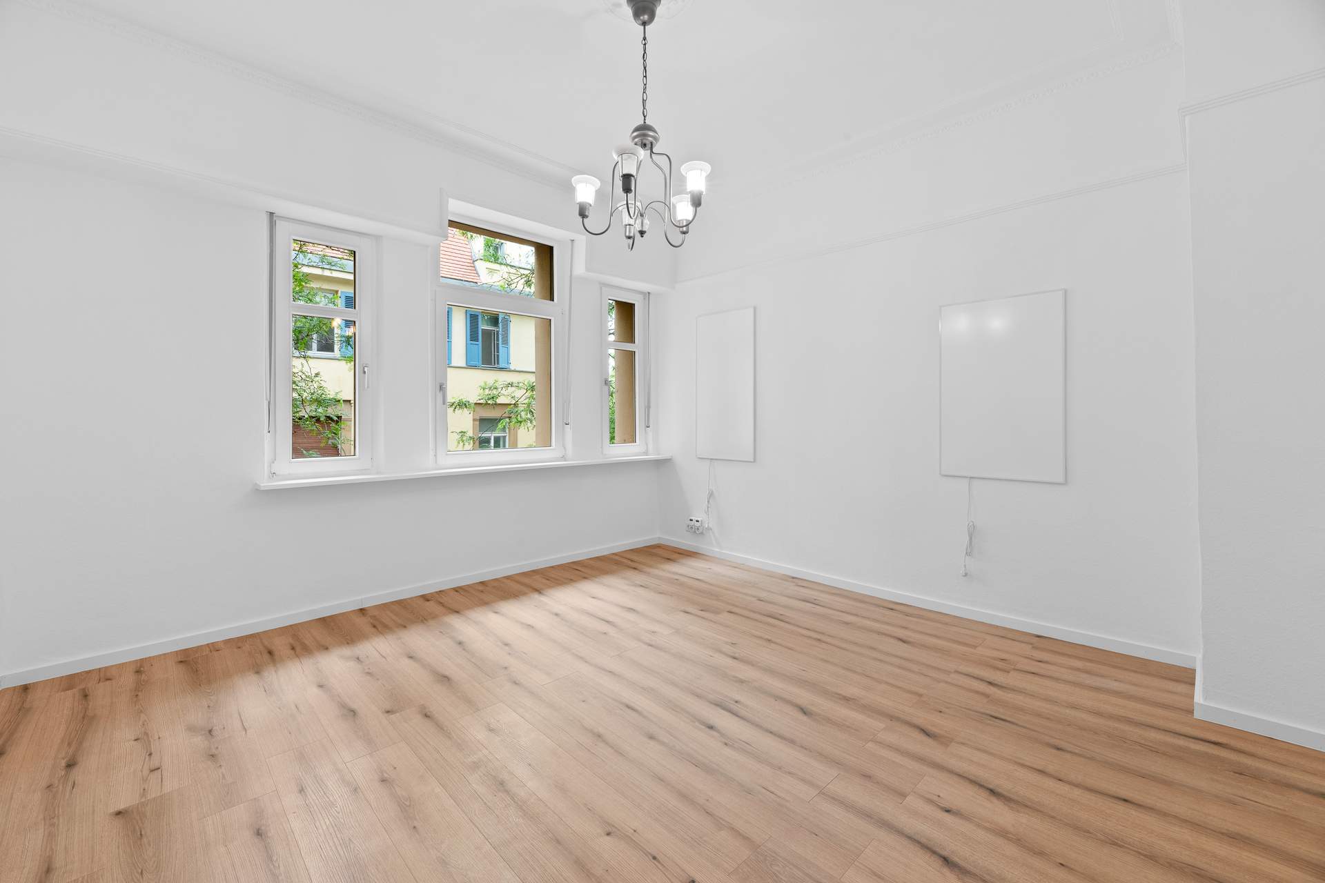 Charmante 2,5-Zimmer-Wohnung in stilvollem Denkmalhaus – frisch renoviert und sofort bezugsbereit! - Bild 4