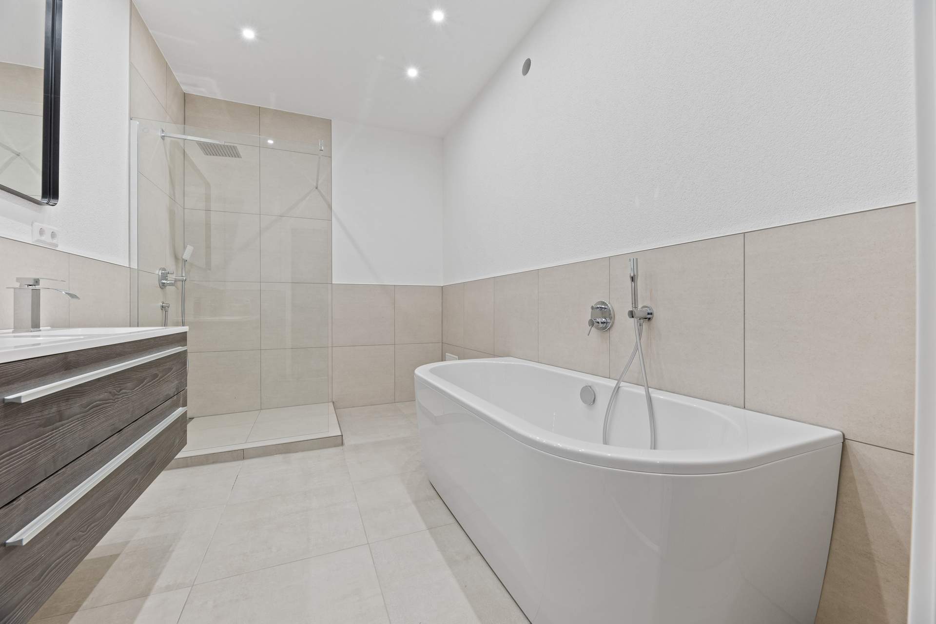 Charmante 2,5-Zimmer-Wohnung in stilvollem Denkmalhaus – frisch renoviert und sofort bezugsbereit! - Bild 10