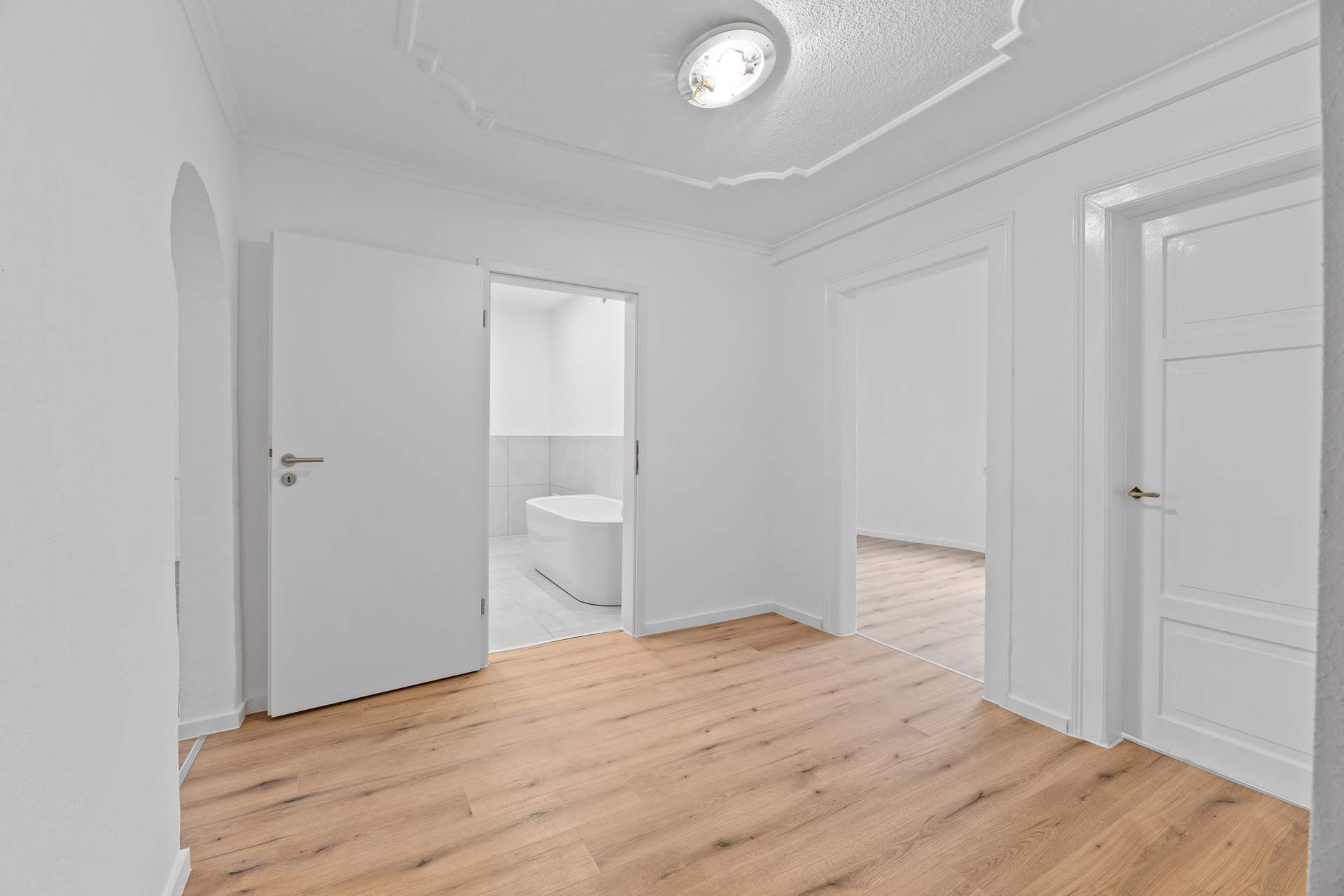 Charmante 2,5-Zimmer-Wohnung in stilvollem Denkmalhaus – frisch renoviert und sofort bezugsbereit! - Bild 6