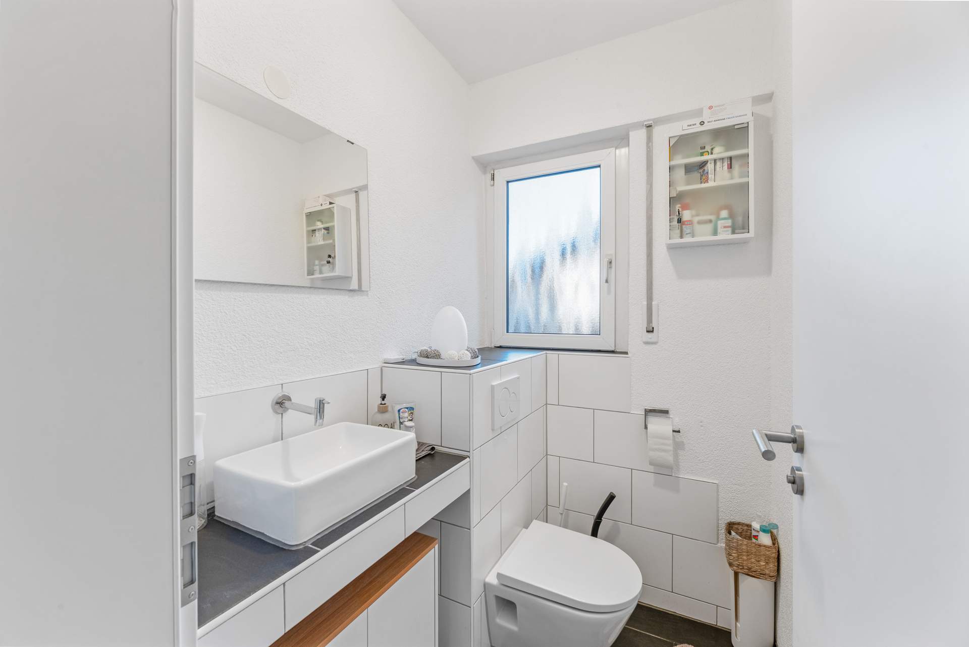 Attraktive Wohnung mit eigenem Garten, Balkon und Doppelgarage und viel Platz! - Bild 7