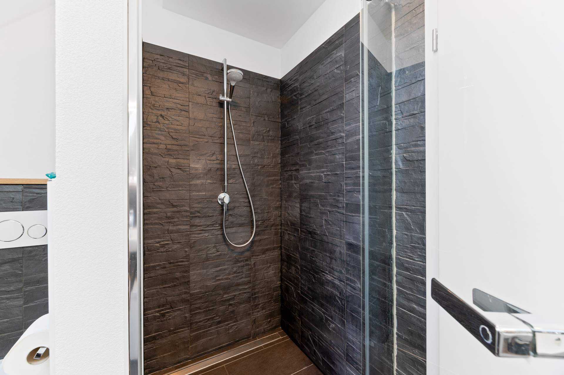 4,5-Zimmer-Dachgeschosswohnung mit 360°-Panoramablick in Schömberg! - Bild 11