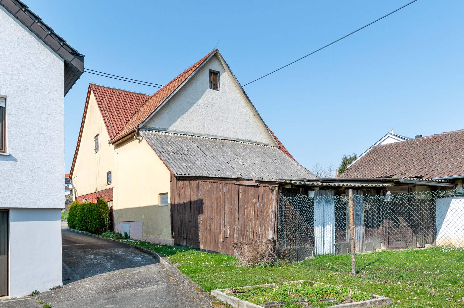 Grundstück mit Bauernhaus - Bild 4