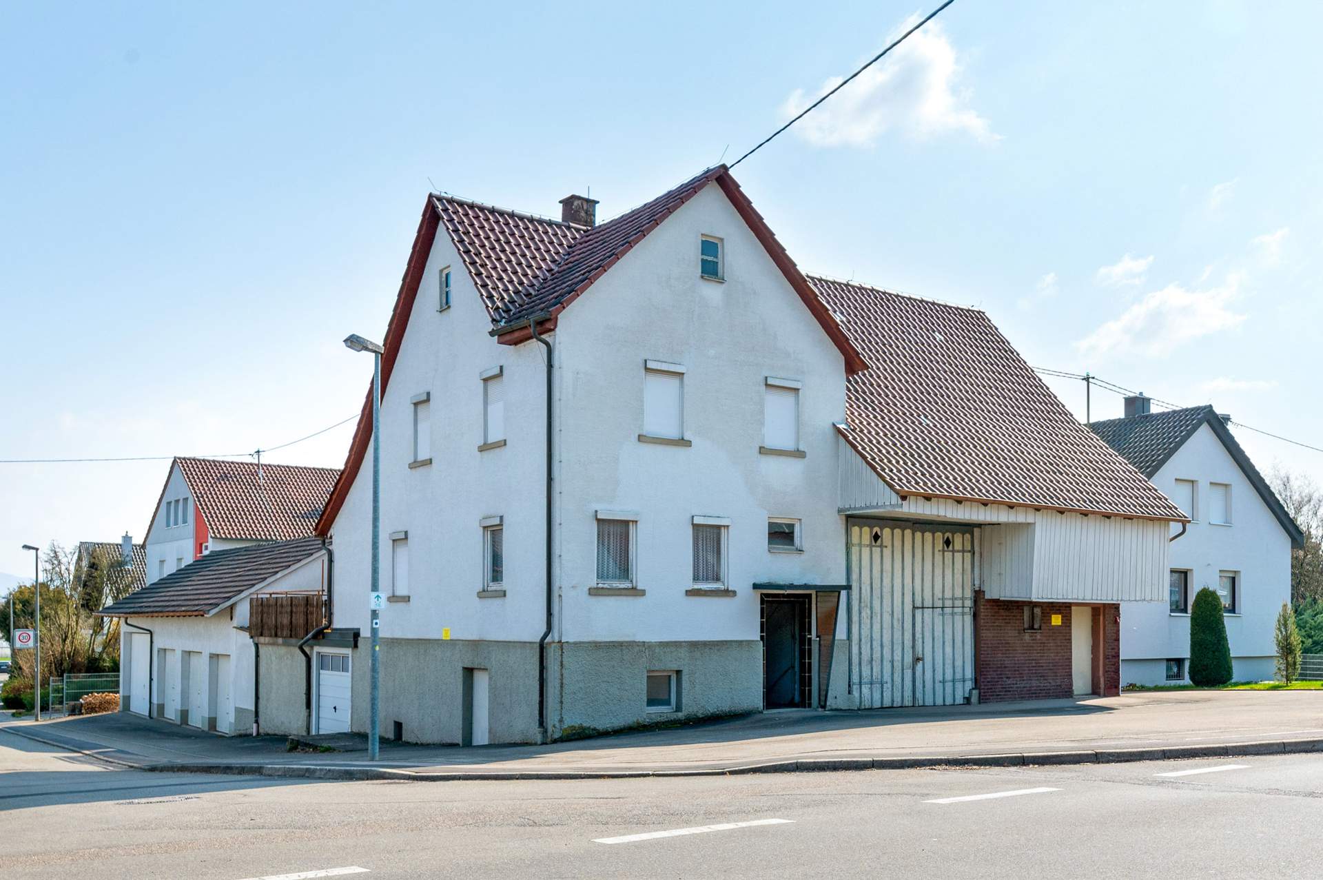 Grundstück mit Bauernhaus - Bild 1