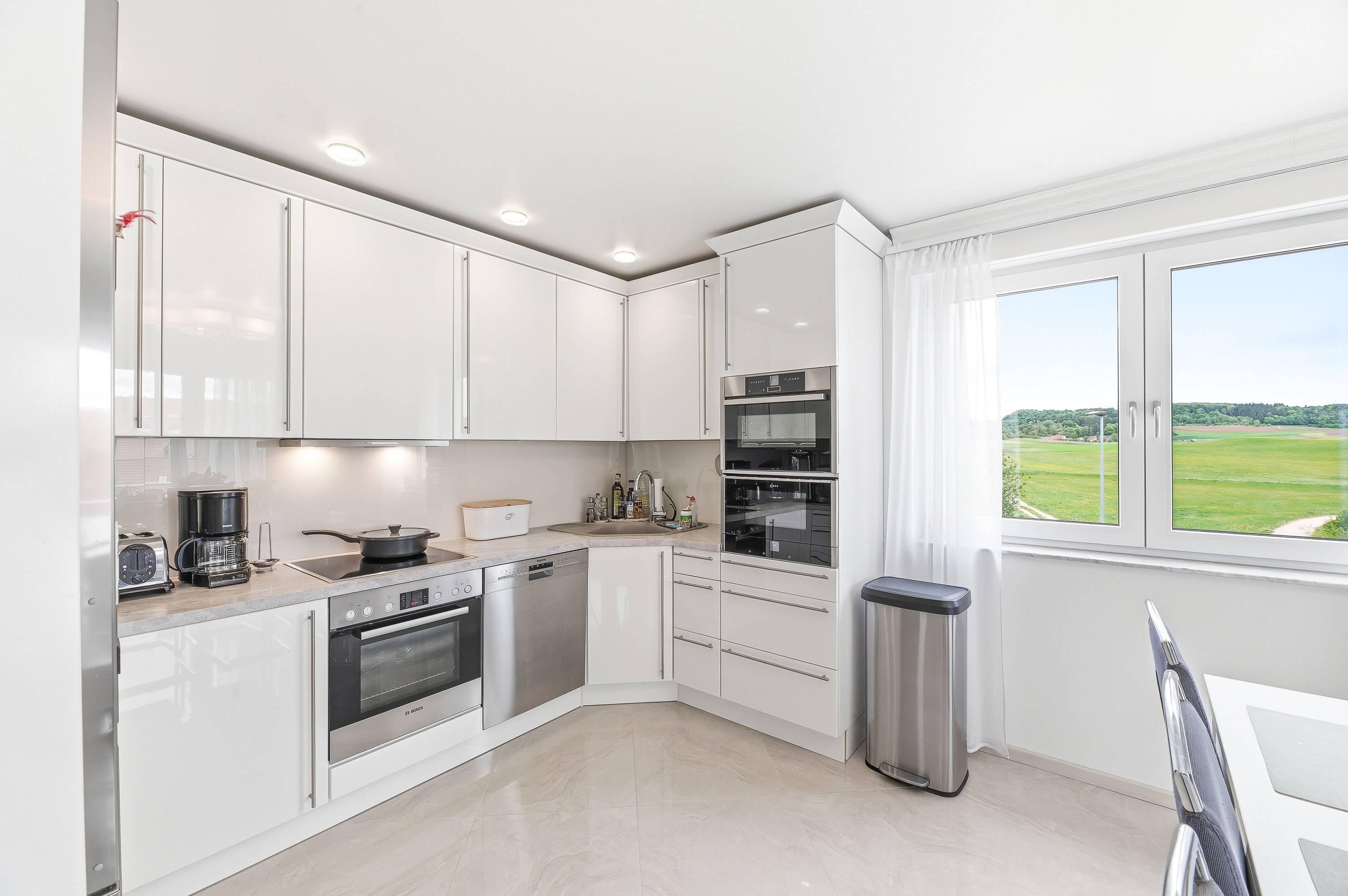Wohnen im Grünen wie im eigenen Haus – 5,5-Zimmer-Maisonette mit Balkon & Garage