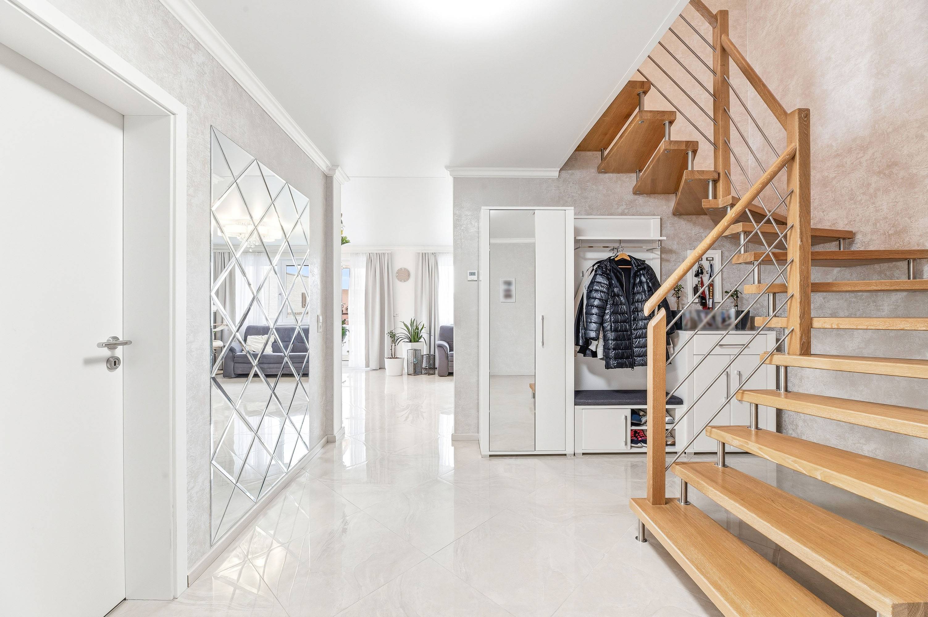 Wohnen im Grünen wie im eigenen Haus – 5,5-Zimmer-Maisonette mit Balkon & Garage in Münsingen